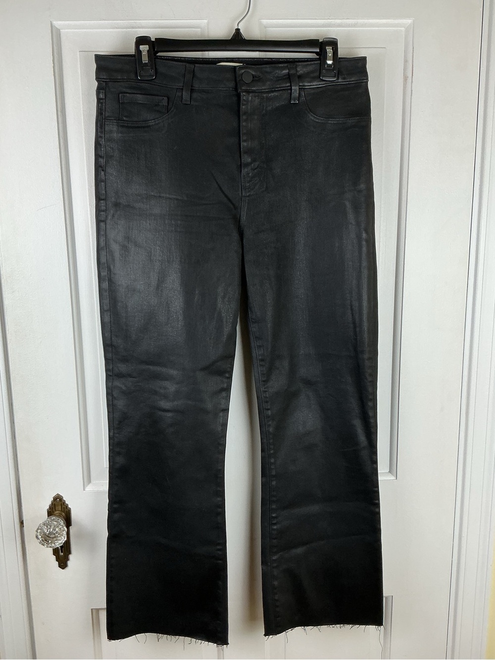 L’AGENCE Kendra Coated Cropped Flare Jean in Noir